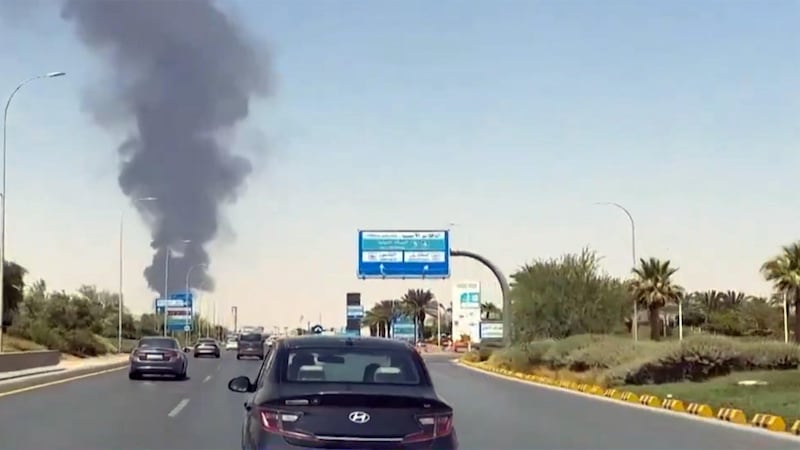Forti esplosioni all’aeroporto di Riad, evacuato lo scalo: “Almeno 12 morti”