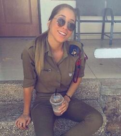 La soldatessa che ha fatto perdere la testa a Israele 5