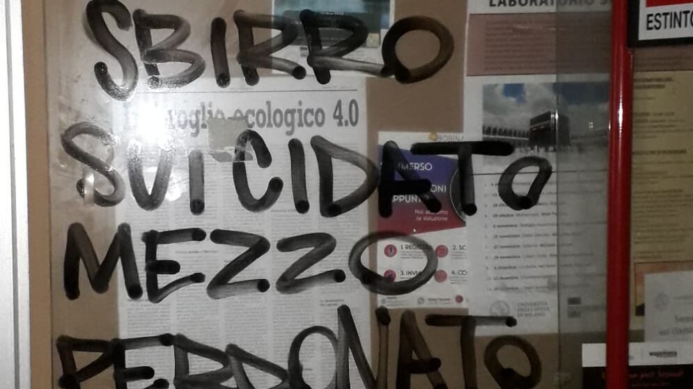 "Sbirro suicidato...". L'odio anarchico irrompe alla Statale