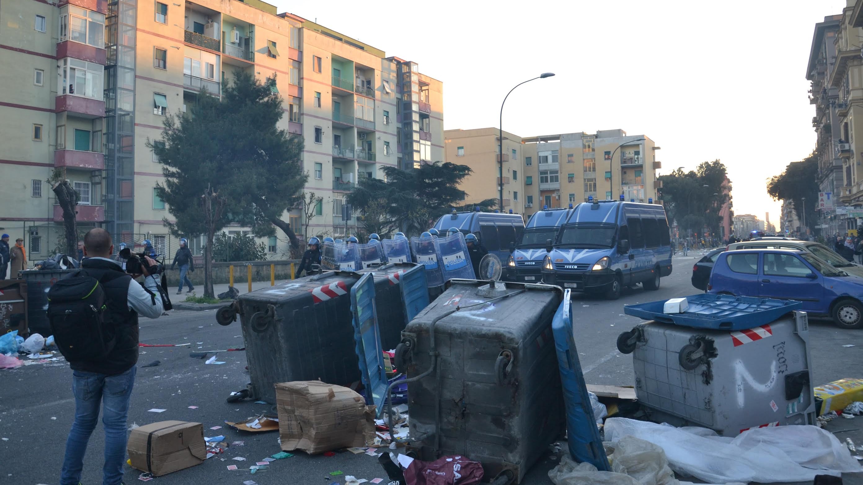 A Napoli, tra black bloc e sostenitori di Salvini