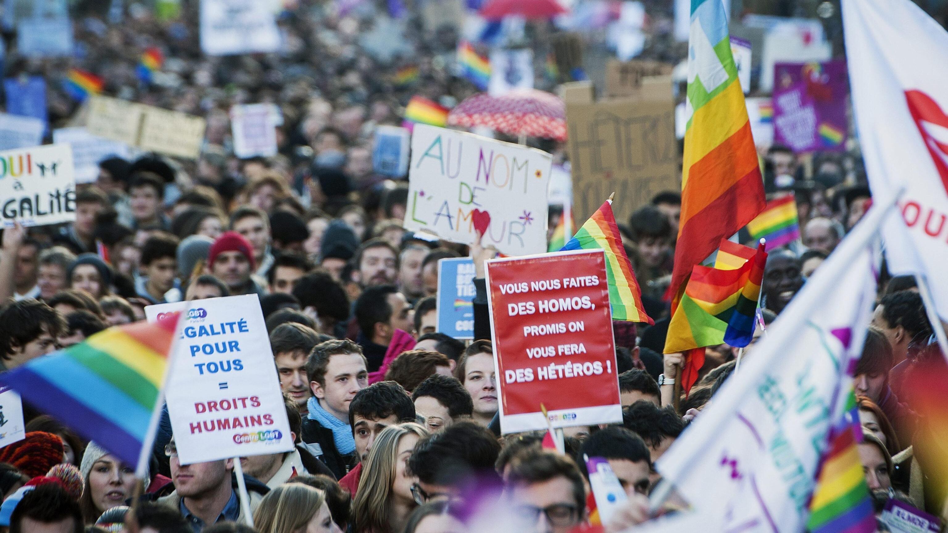 Adozioni gay, via libera in Francia. E Putin pensa a cambiare le regole
