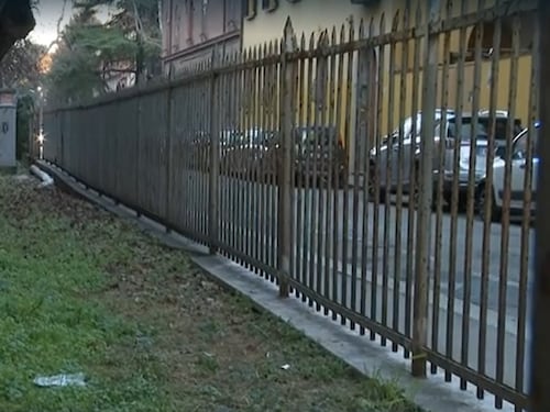 Sangue a Bologna, scontro fra bande in centro: 20enne ferito a colpi di machete, è in fin di vita