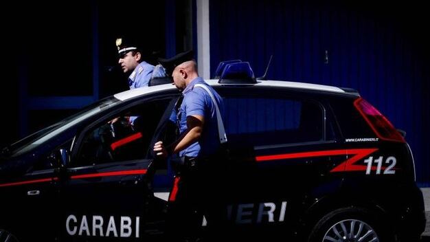 Ai domiciliari con la pistola in casa