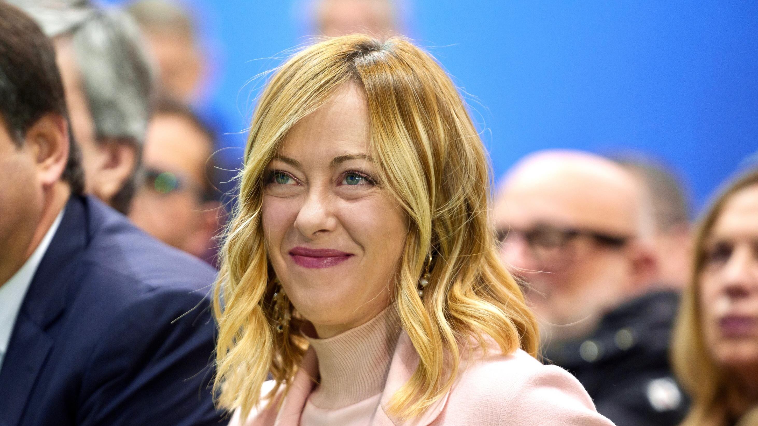“Istituto Luce”. Ora la sinistra attacca Meloni sull'intervista al Tg Poste