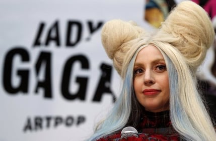 Lady Gaga senza trucco e in reggiseno su Instagram 27