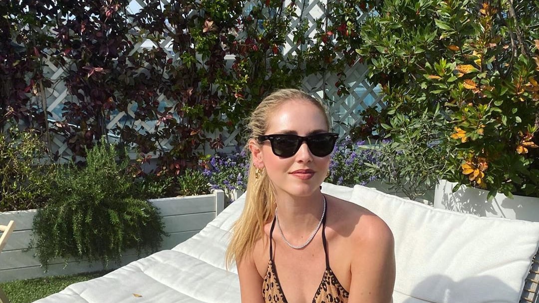 Ferragni cambia il modo di influenzare. Il web si scatena: "Dai brand di lusso al cibo"