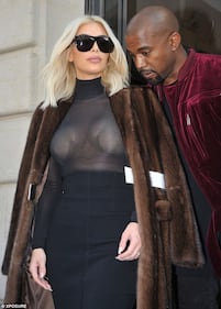 Kim Kardashian (quasi) in topless 5