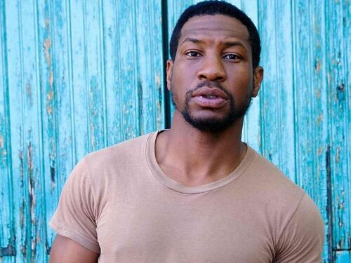 L'attore Marvel Jonathan Majors colpevole di aggressione e molestie: cosa rischia