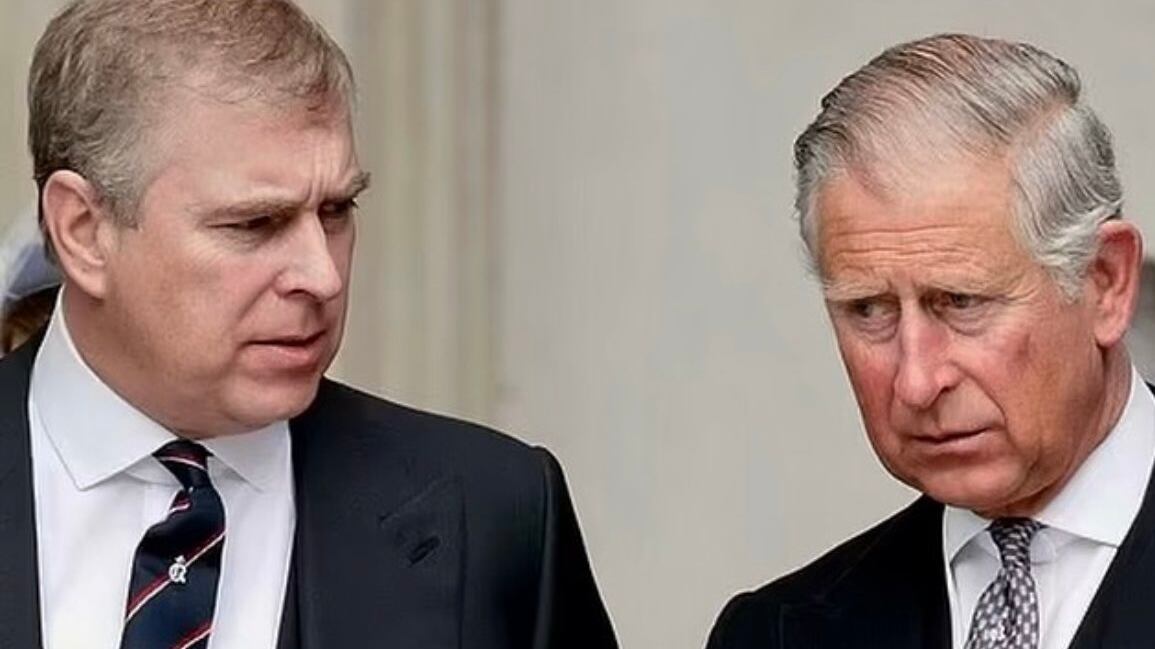 Spunta un "piano segreto" per esiliare il principe Andrea: ecco a cosa pensa Re Carlo