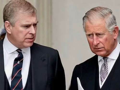 Il principe Andrea tra scandali e famiglia reale. L'invito che il Re spera non accetti