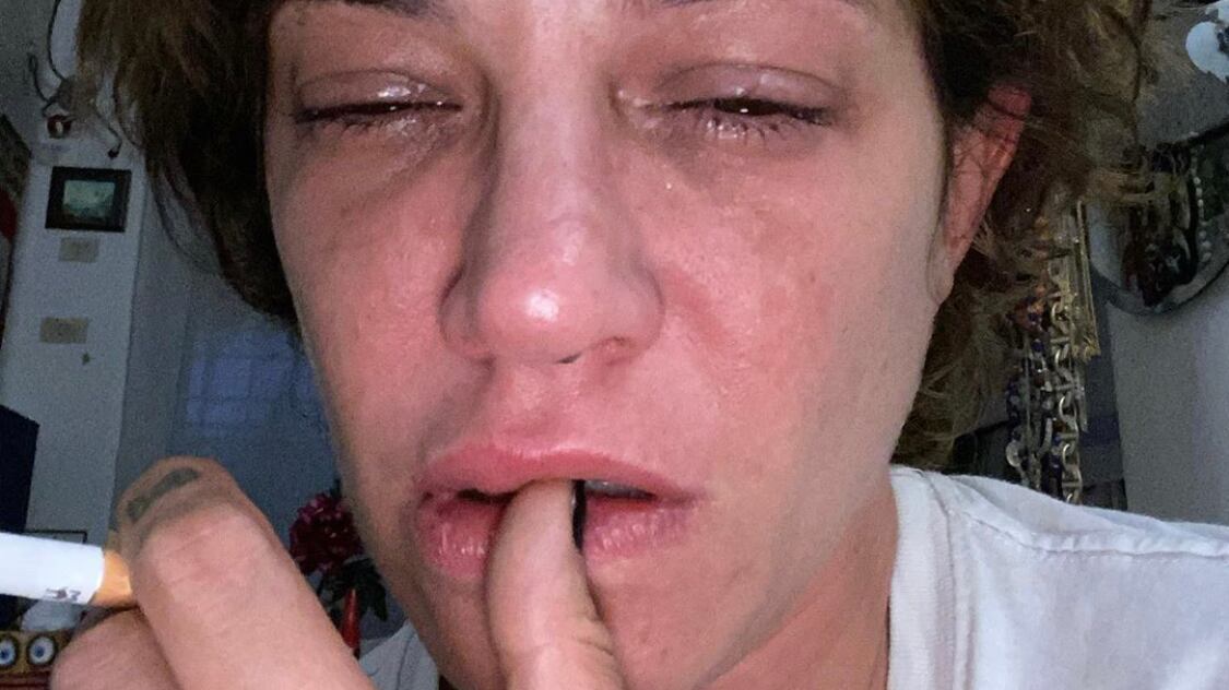 Lo strazio social di Asia Argento: "Volete il dolore? Eccolo"