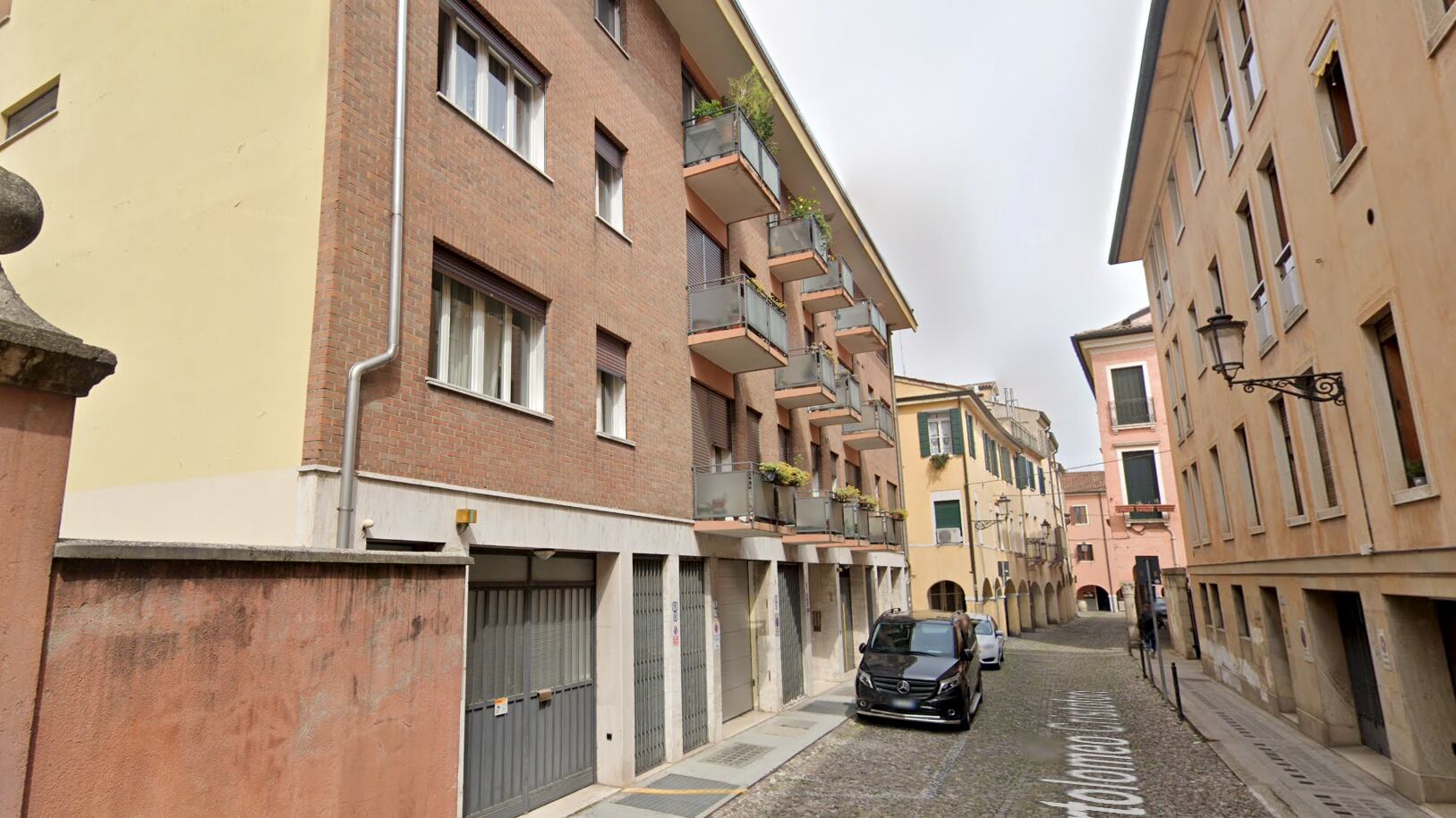 Padova, troppo rumore alla laurea e il vicino perde la testa. Spara col fucile e ferisce tre ragazzi. Poi si suicida