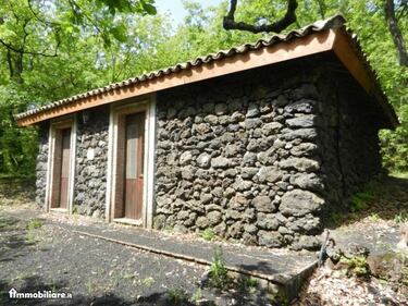 In vendita la villa di Lucio Dalla sull'Etna 5