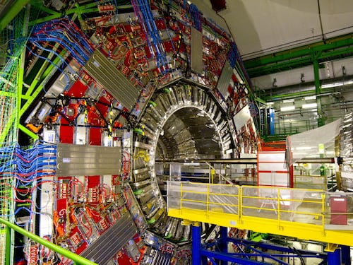 Il sogno degli alchimisti è realtà, il Cern trasforma il piombo in oro, ecco come: il traguardo storico