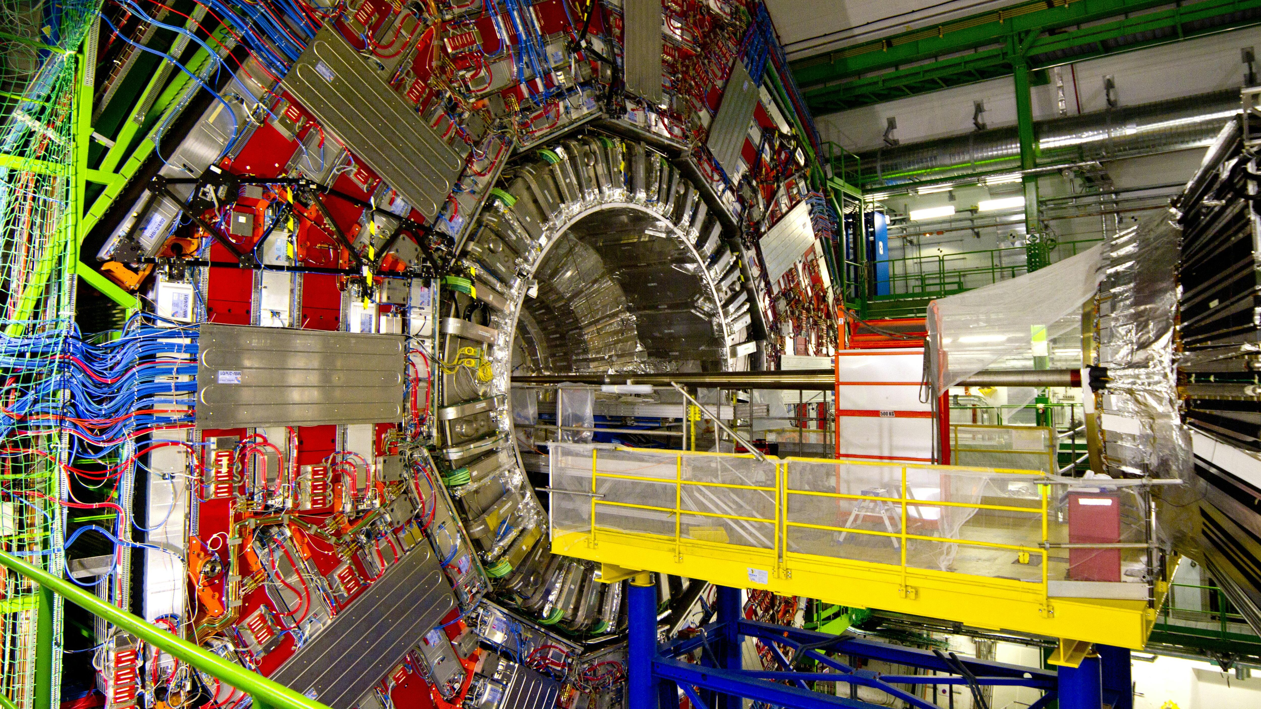 Il sogno degli alchimisti è realtà, il Cern trasforma il piombo in oro, ecco come: il traguardo storico