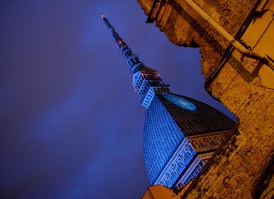La Mole Antonelliana in blu per la giornata sull'autismo 1