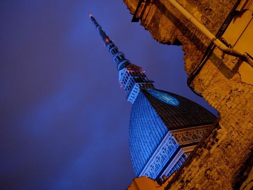 La Mole Antonelliana in blu per la giornata sull'autismo