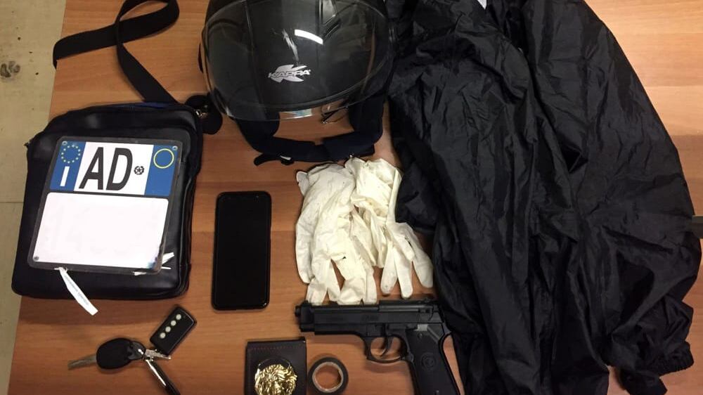 Fugge in scooter e investe un agente: arrestato 52enne