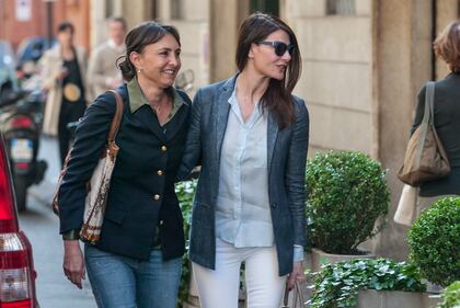 Ilaria D'Amico fa shopping ​con un'amica 3