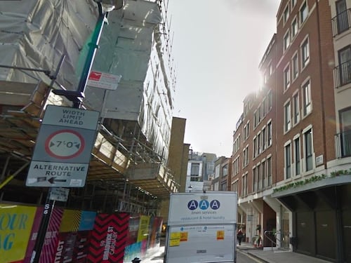 Londra, terrore in centro: uomo accoltellato vicino il Ministero