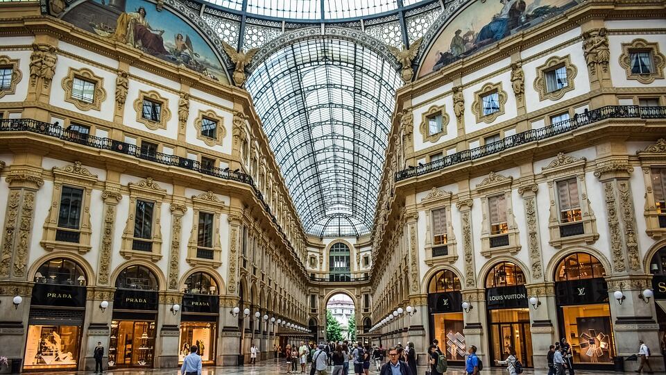 Galleria, Armani vince dopo 24 rilanci