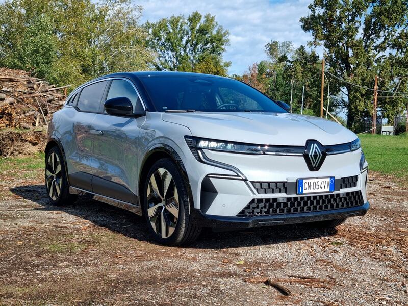 Renault Megane E-Tech Electric: guarda la gallery del crossover ibrido 5