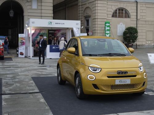 Al Salone di Torino debutta un'icona: Fiat 500 ibrida prodotta a Mirafiori