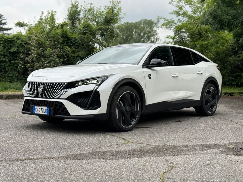 Peugeot 408 Hybrid 225: guarda la gallery del crossover francese (anche) plug-in 2
