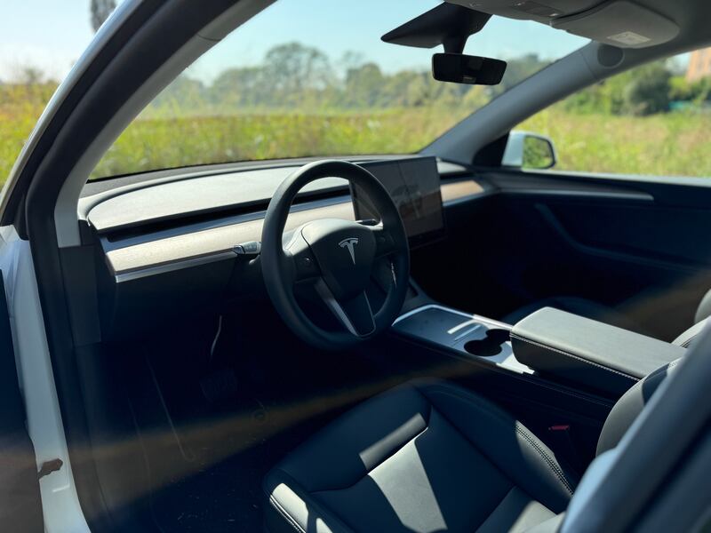 Tesla Model Y Long Range RWD: guarda la gallery del SUV elettrico super efficiente 9