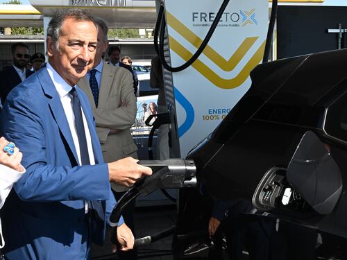 La "pazzia" green del sindaco. "Stop ai diesel 5: vado avanti"