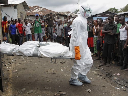 Un'infermiera spagnola è il primo caso di contagio da Ebola in Europa
