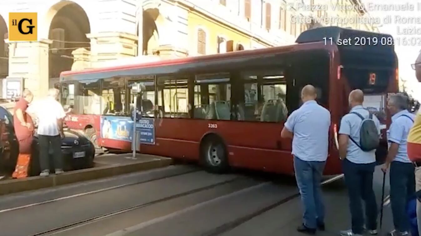 Autobus Atac in difficoltà: il traffico va in tilt