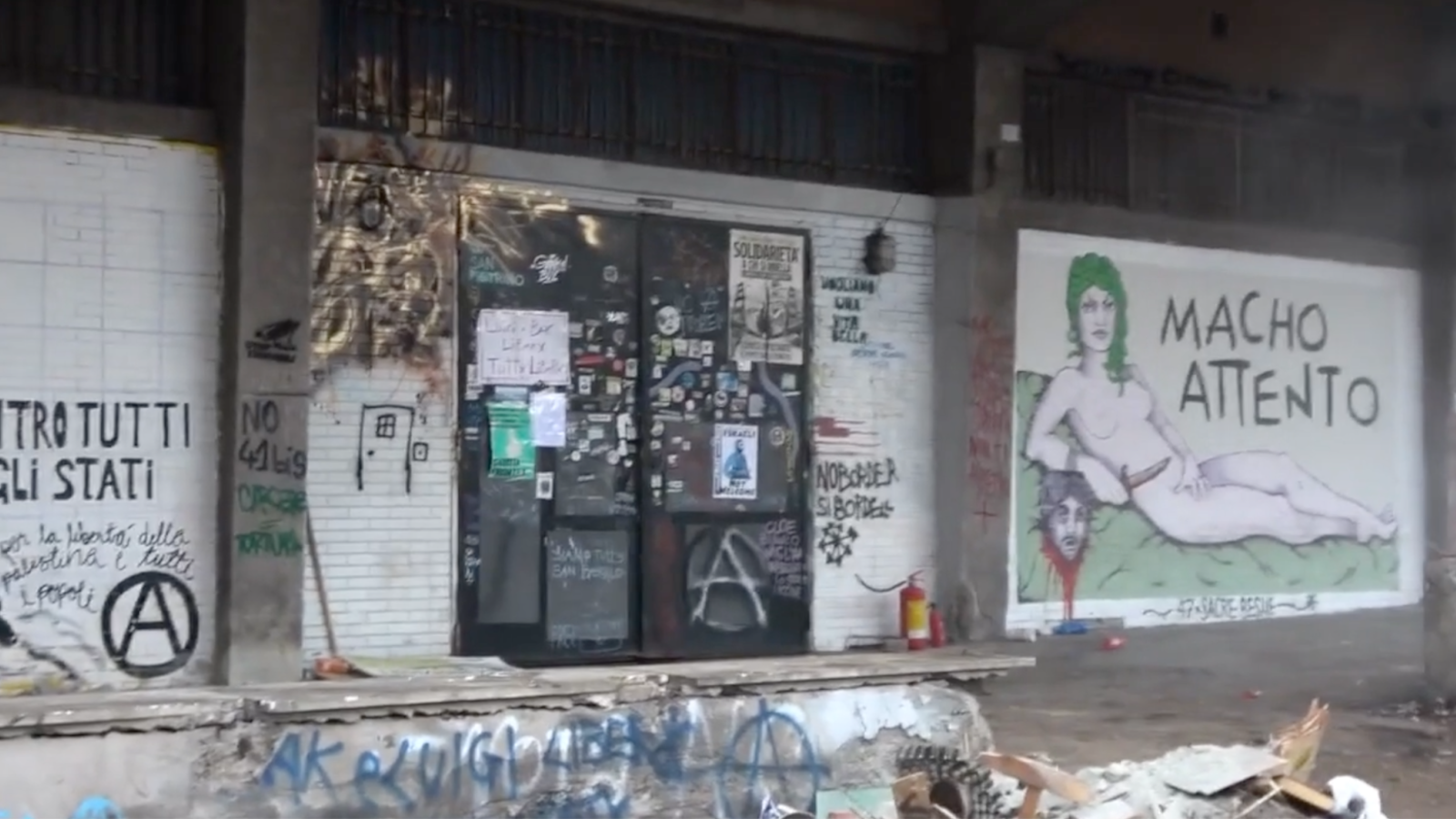 Anarchici, sgomberato un ritrovo occupato a Catania: “Lupo resiste”