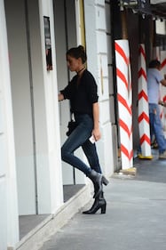 Claudia Galanti sexy per le vie di Milano 17