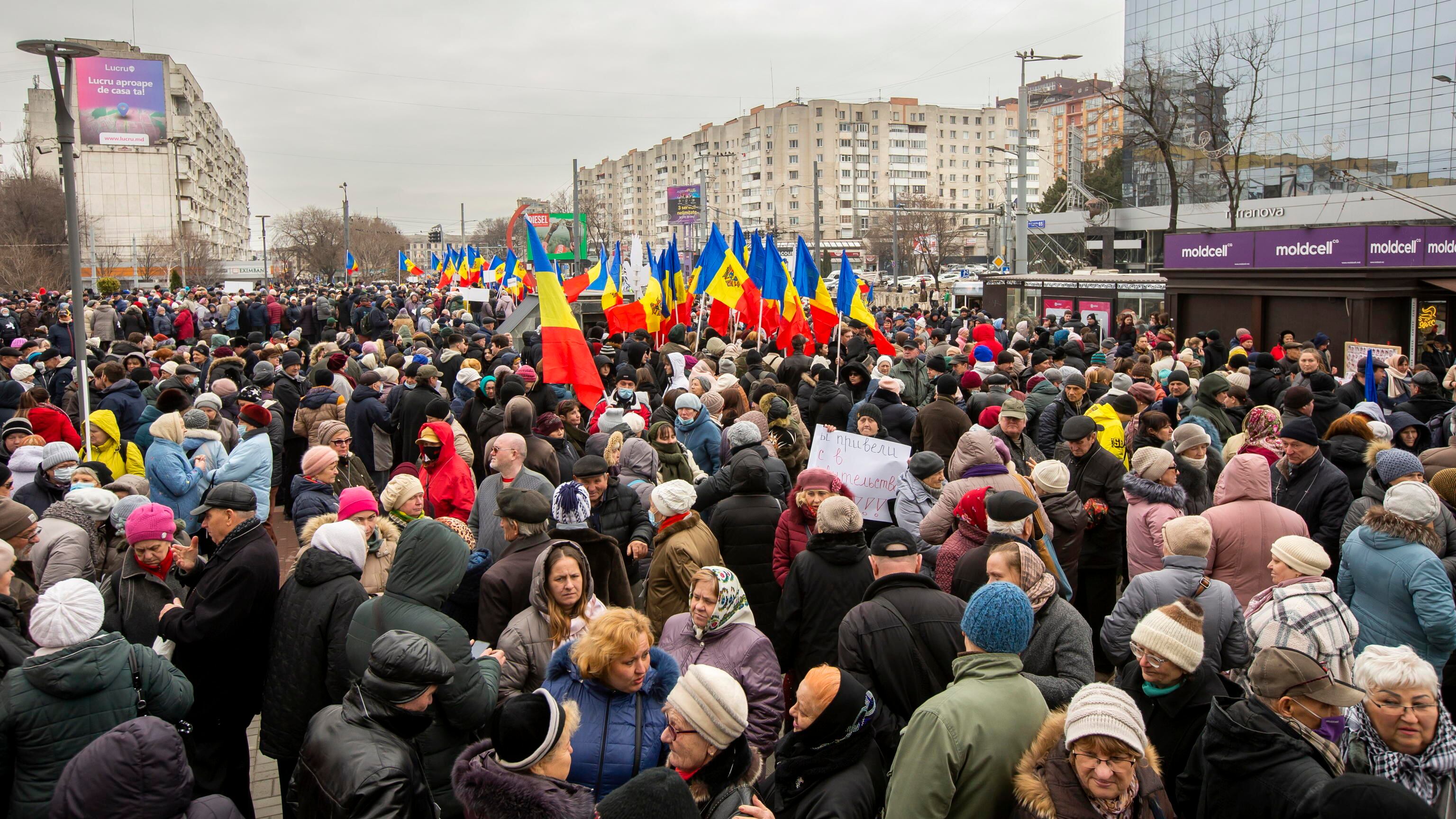 Moldavia a un bivio: la piazza filorussa assalta il governo. Mosca vuole il golpe