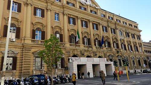 Consulente del Ministero vendeva segreti fiscali