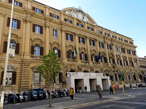 Consulente del Ministero vendeva segreti fiscali