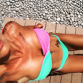 Guendalina Canessa: topless in palestra su Instagram 11