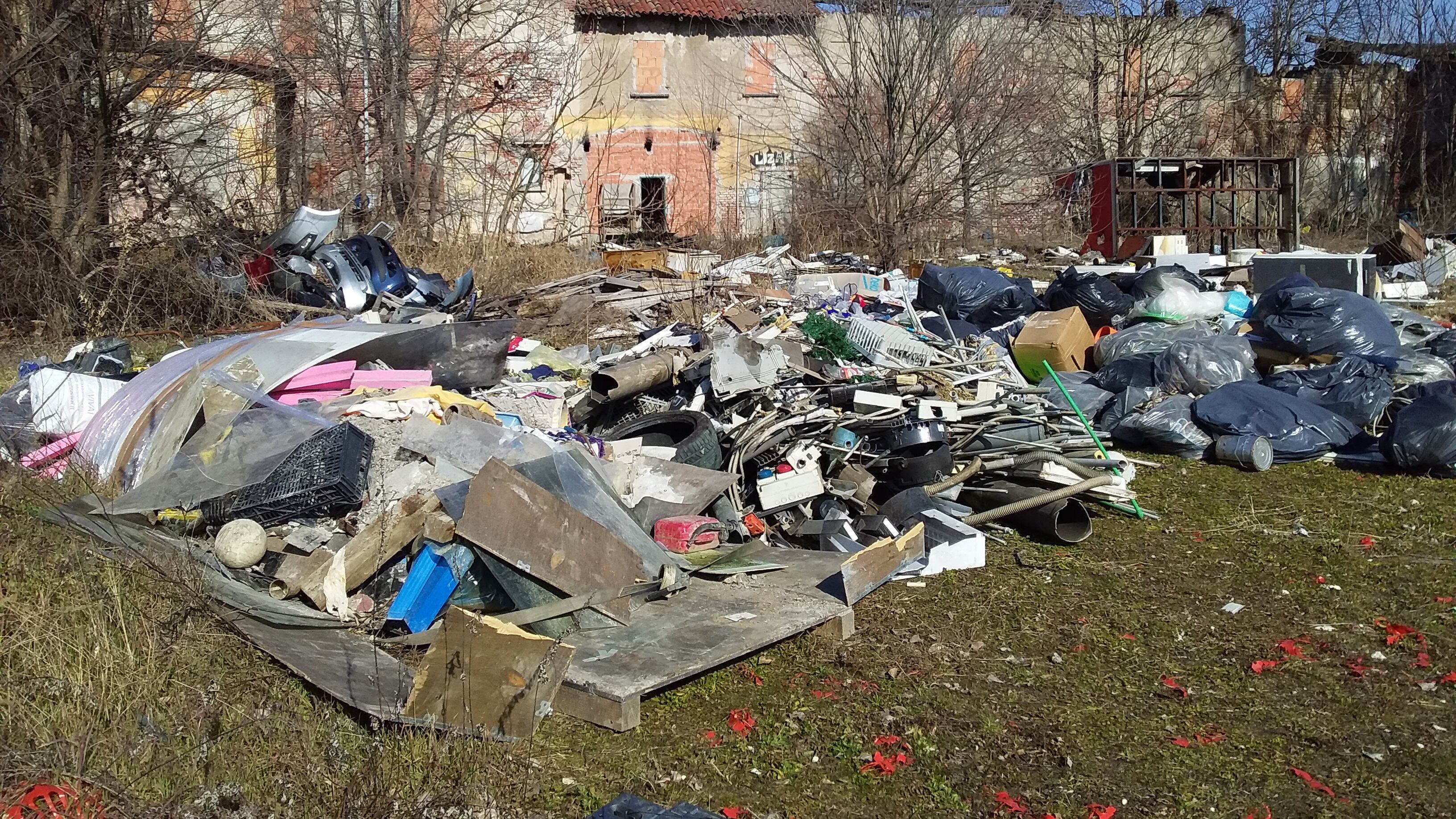 "Vaiano Valle una discarica a cielo aperto.Tollerata"