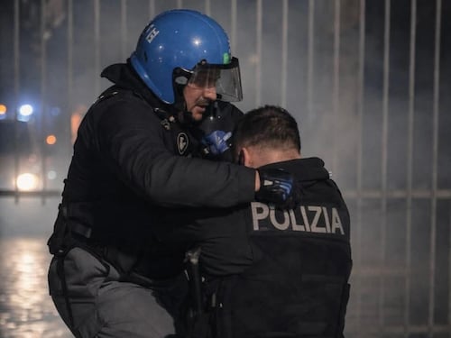 Askatasuna, arrestato uno degli aggressori dell'agente: ecco cosa rischia legalmente