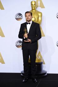 Oscar, i vincitori stringono le statuette 7