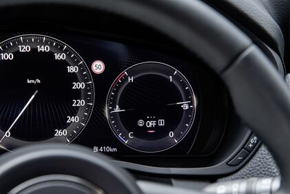 Mazda CX-60, guarda le foto 7