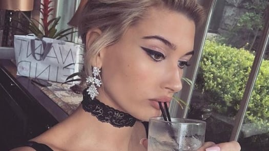 Hailey Baldwin: "Piango spesso tutta la notte"