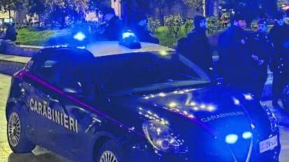 Accoltella insieme al figlio il nuovo compagno della ex