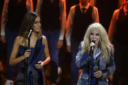 Sanremo 2024: ecco il look della quarta serata del Festival di Clara 8
