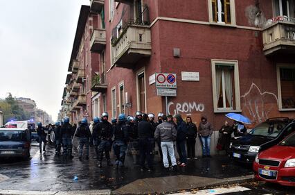 Scontri durante lo sgombero 1