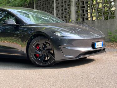 Tesla Model 3 Performance 2024: guarda la gallery della super berlina elettrica 19