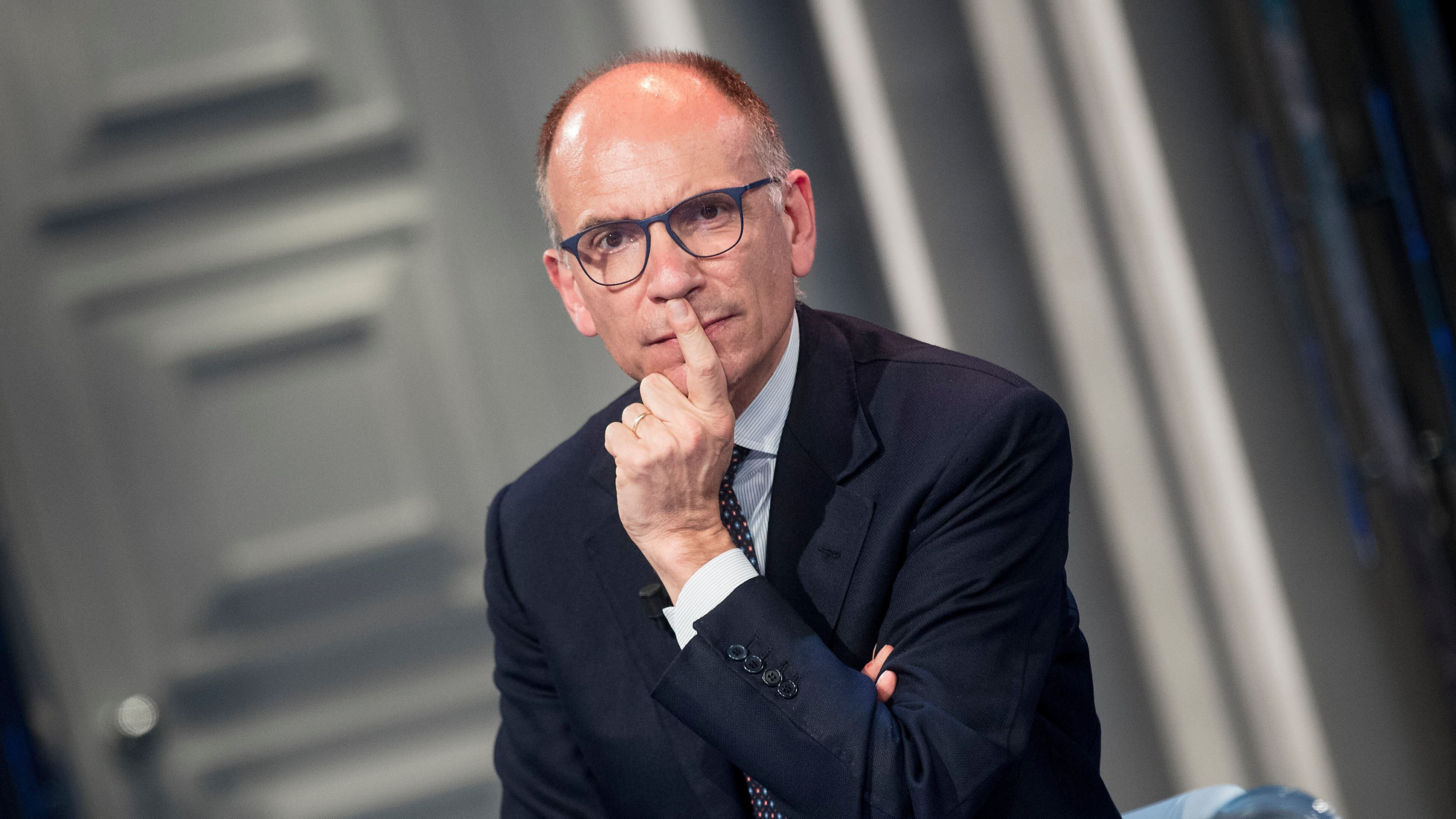 Roma ultima fermata per Letta: così può essere spedito a casa
