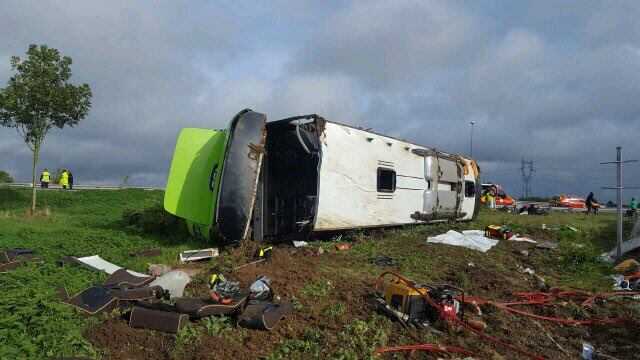 Francia, mezzo Flixbus finisce fuori strada: decine di feriti, alcuni gravi
