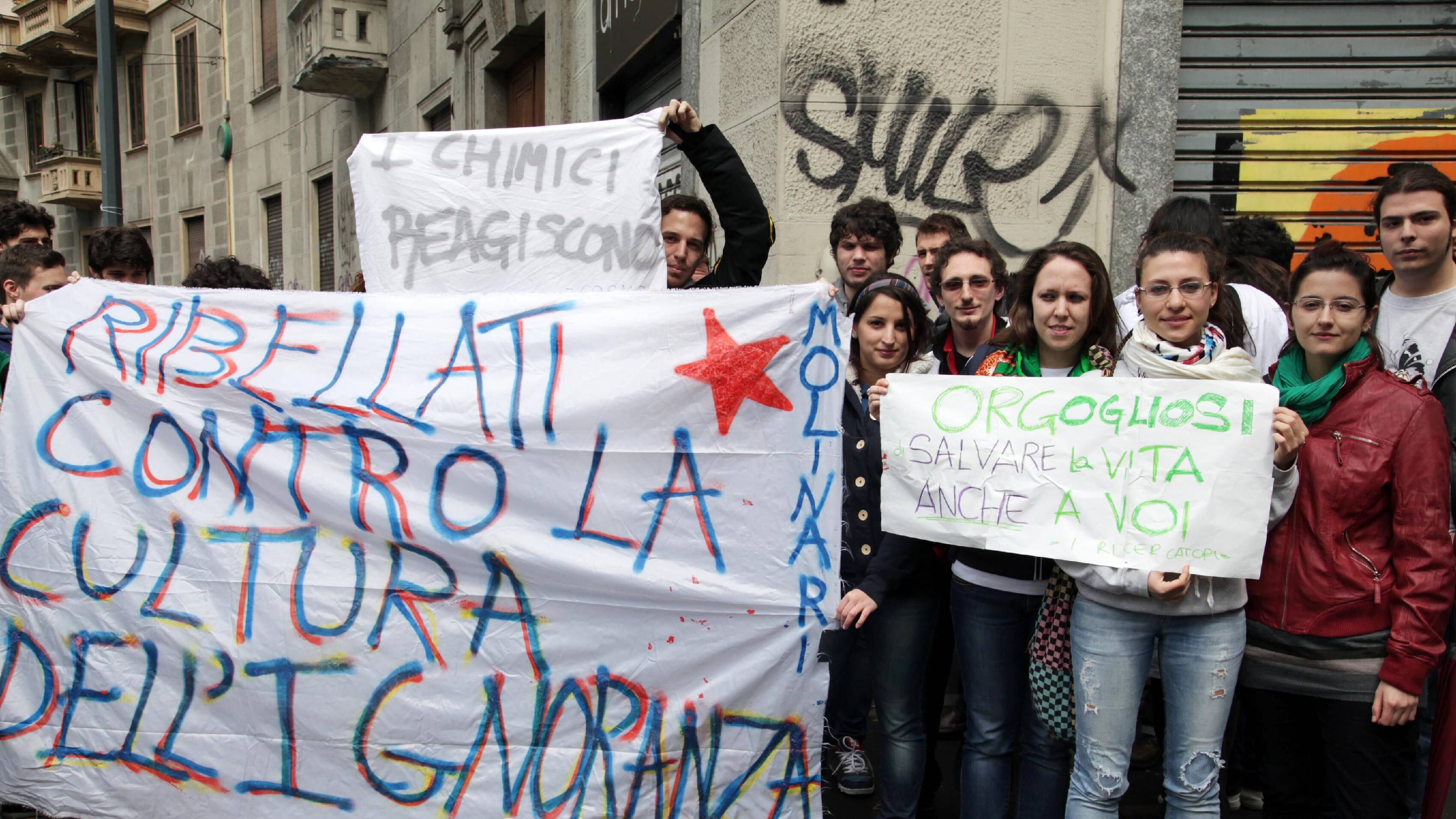Ricercatori in piazza contro gli animalisti: «Lasciateci lavorare»